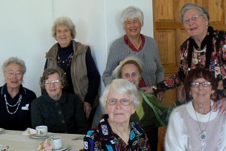 Van  die  Bietoubossers  se  erelede  (ouer as 80)  wat  by  die  klub se stigting betrokke was, met voor vlnr Hannaleen van Dyk, Beryl Pienaar, Betsie van der Merwe, Sylva van Zyl en Shirley Fick. Agter vlnr is Pearly Lindholm, Hettie Lass en Maria Bouwer.